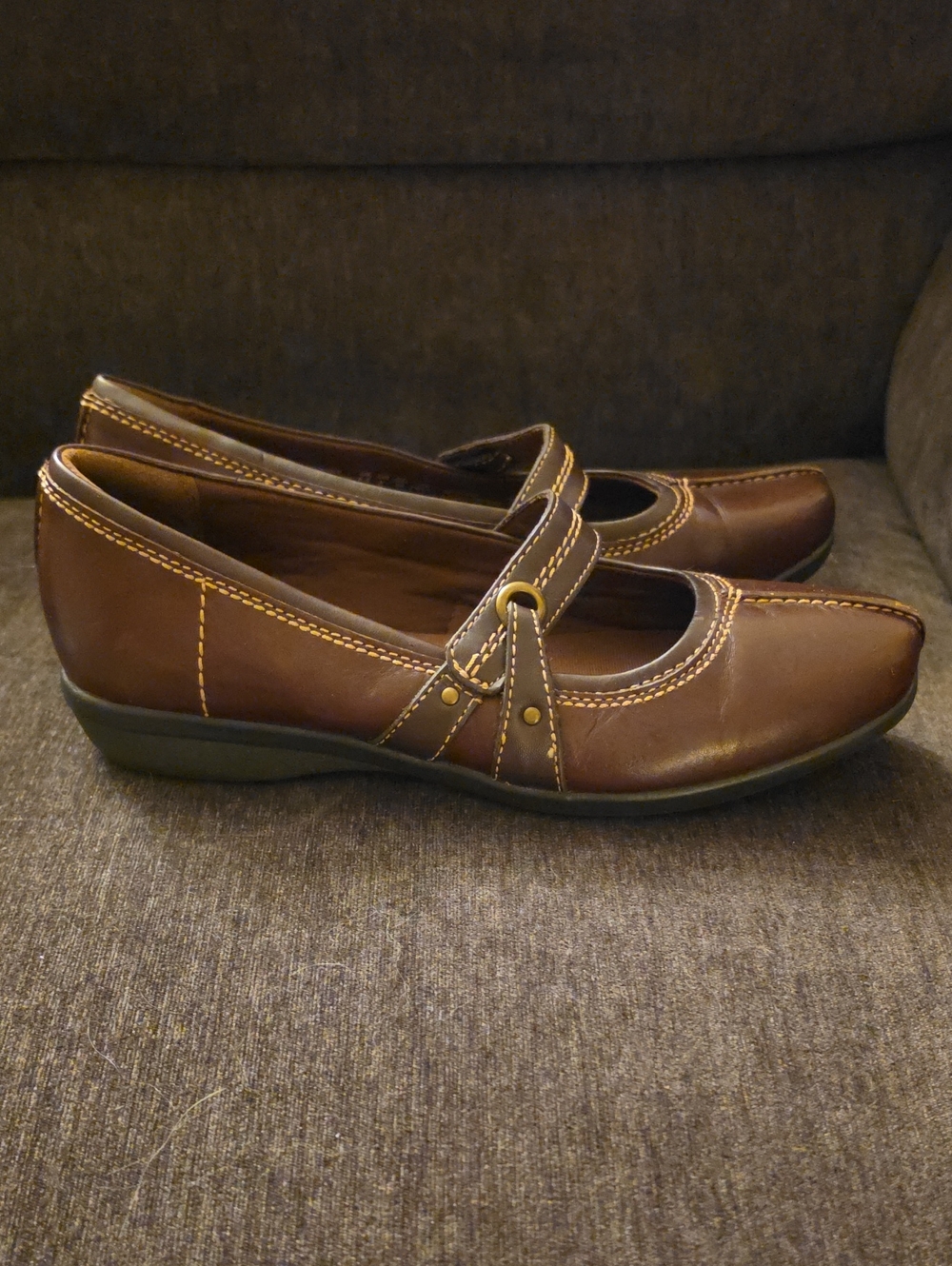 Clarks Brown Leather Mary Jane Flats with Contrast Stitching - Picture 2 of 8
